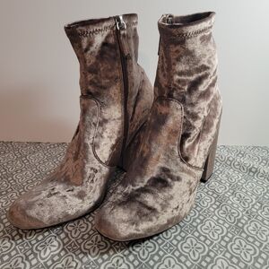 Steve‎ Madden Velvet Heeled Boots in Taupe. These are SO hot!
